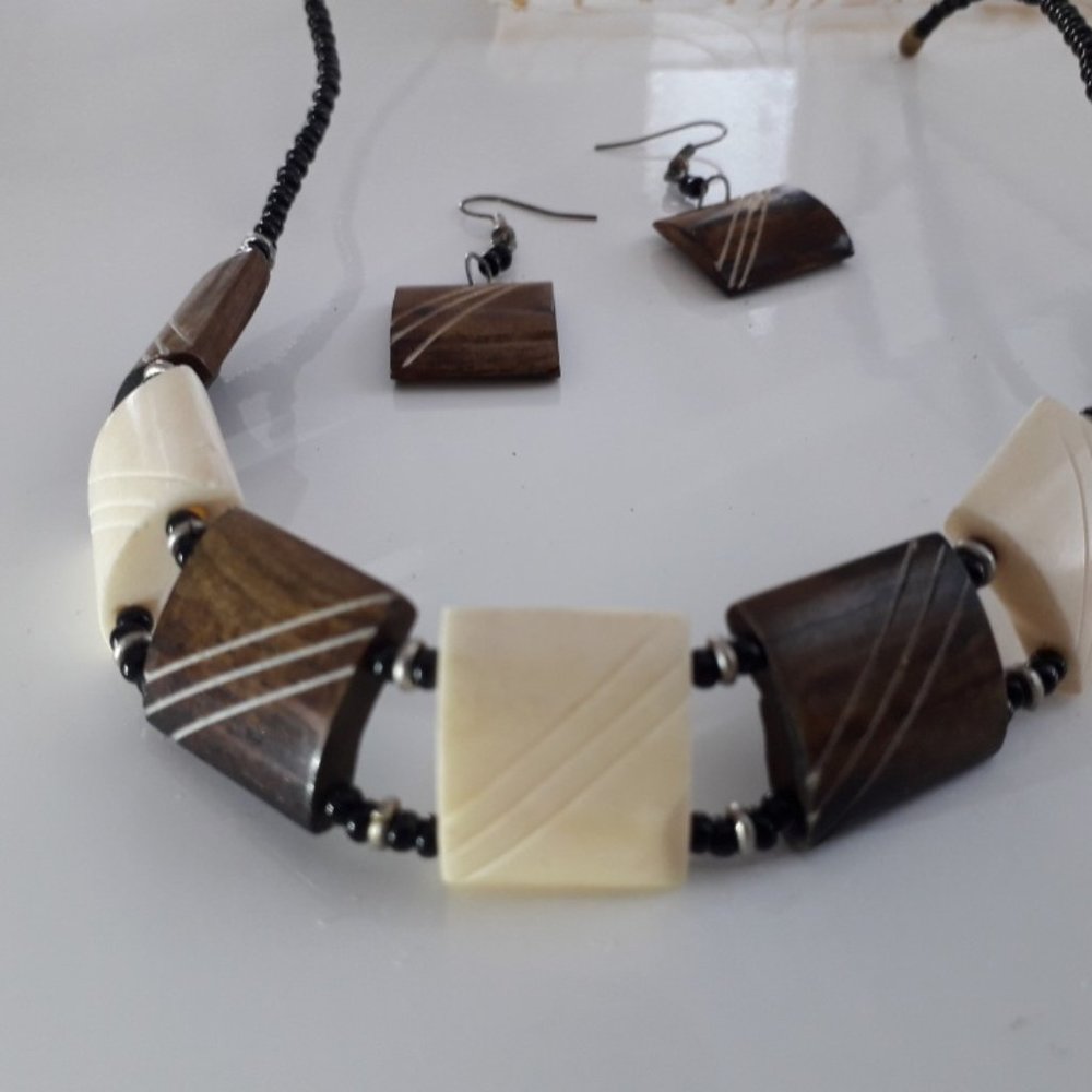NWOT - TRIBAL JEWELRY NECKLACE & EARRING SET-BURNISHED BROWN AND IVORY WHITE